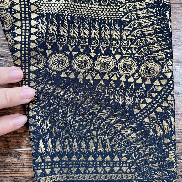 ZUMBA • All Night Metallic Capri Leggings cropped gold foil medallion print - Picture 8 of 11